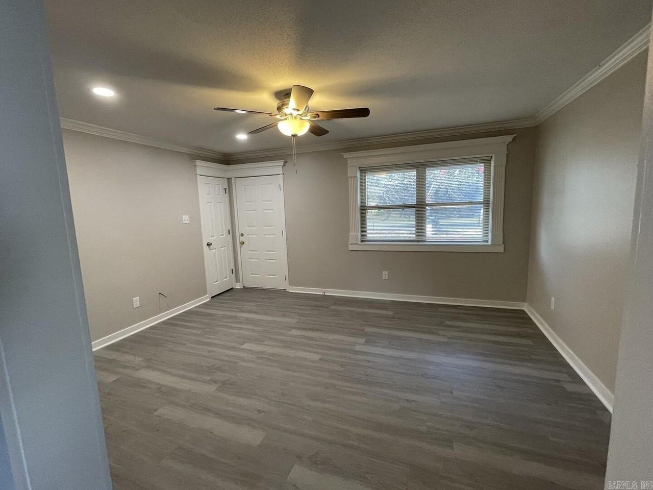 1215 Fairview St - Photo 2 of 13