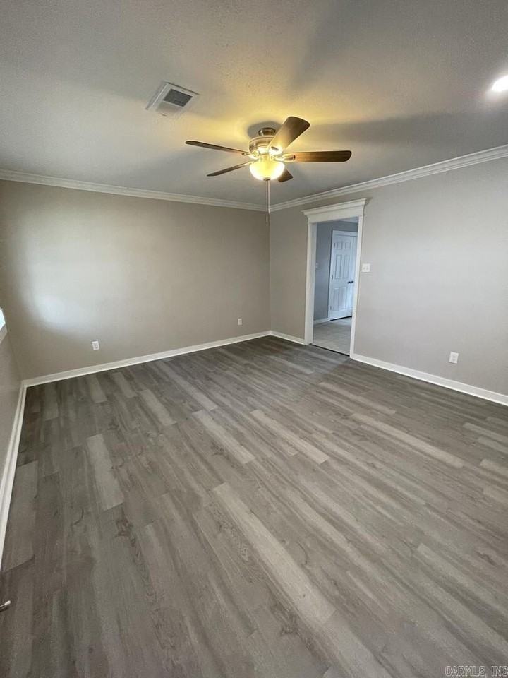 1215 Fairview St - Photo 3 of 13