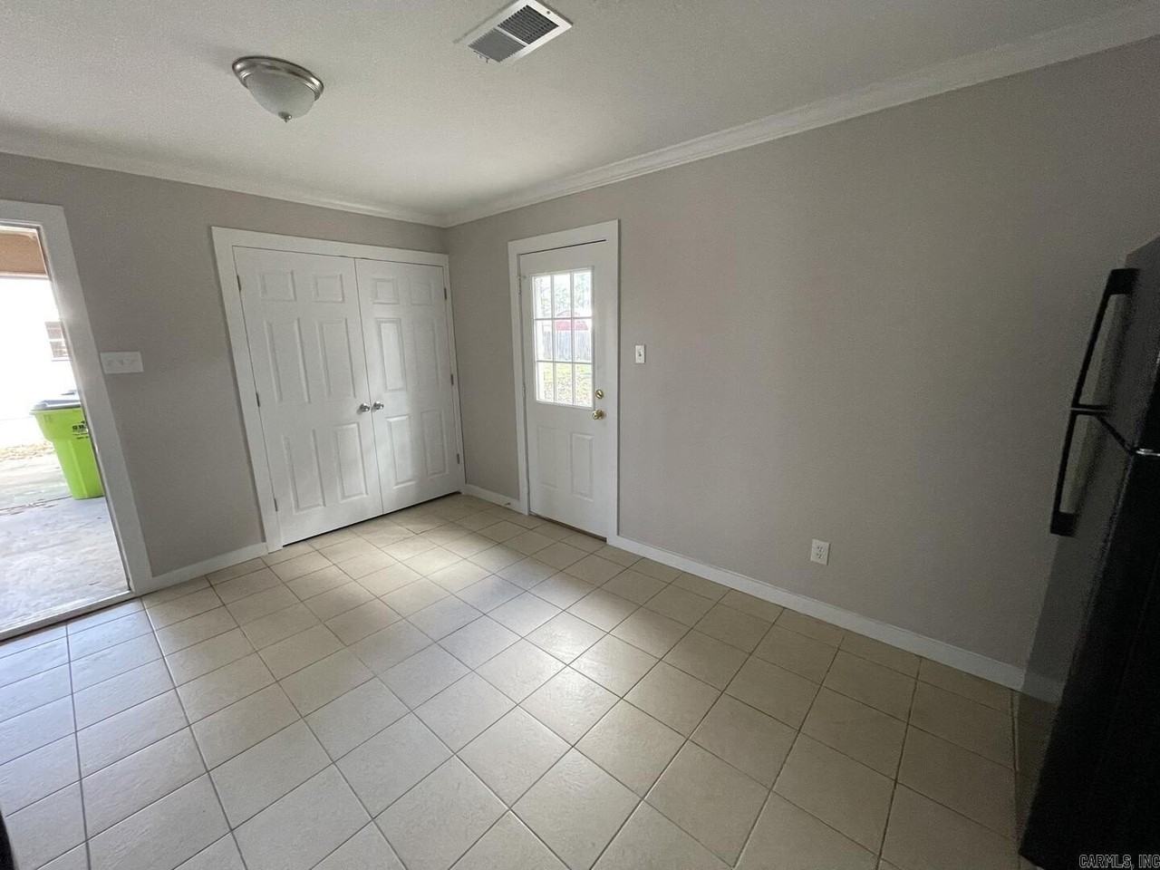 1215 Fairview St - Photo 6 of 13