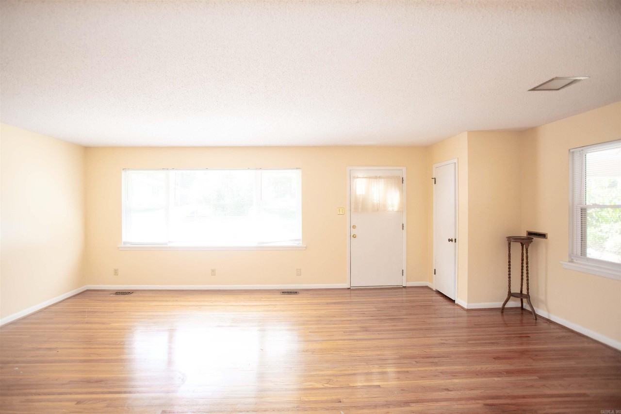 5010 Glenmere Rd - Photo 4 of 34