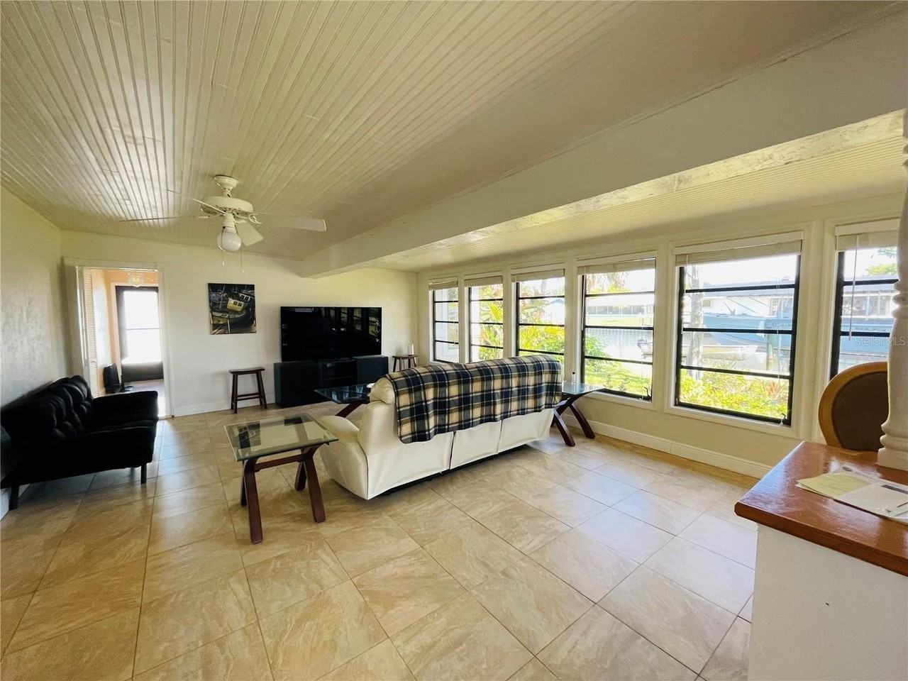 18310 Burkholder Cir - Photo 5 of 20