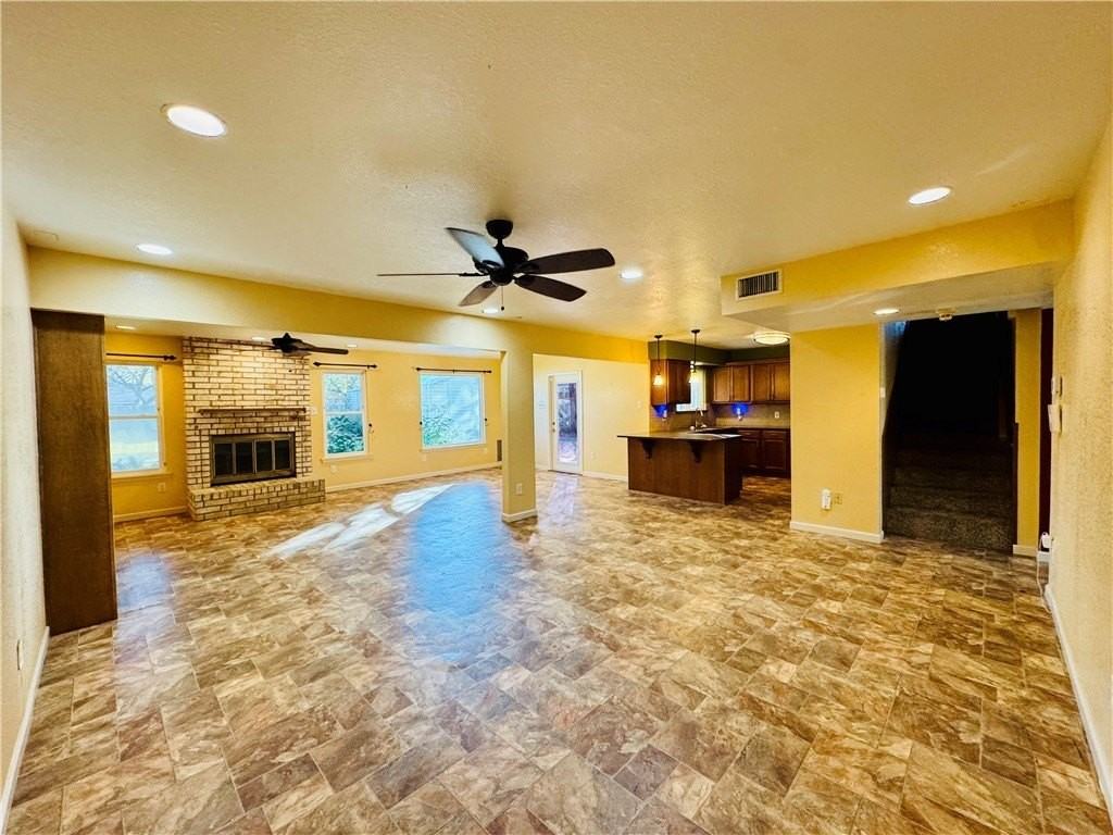 206 Ghent Pl - Photo 2 of 40