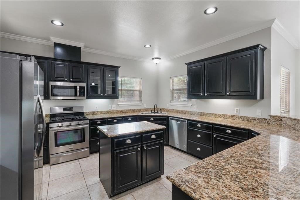 104 Saint Andrews St - Photo 7 of 26