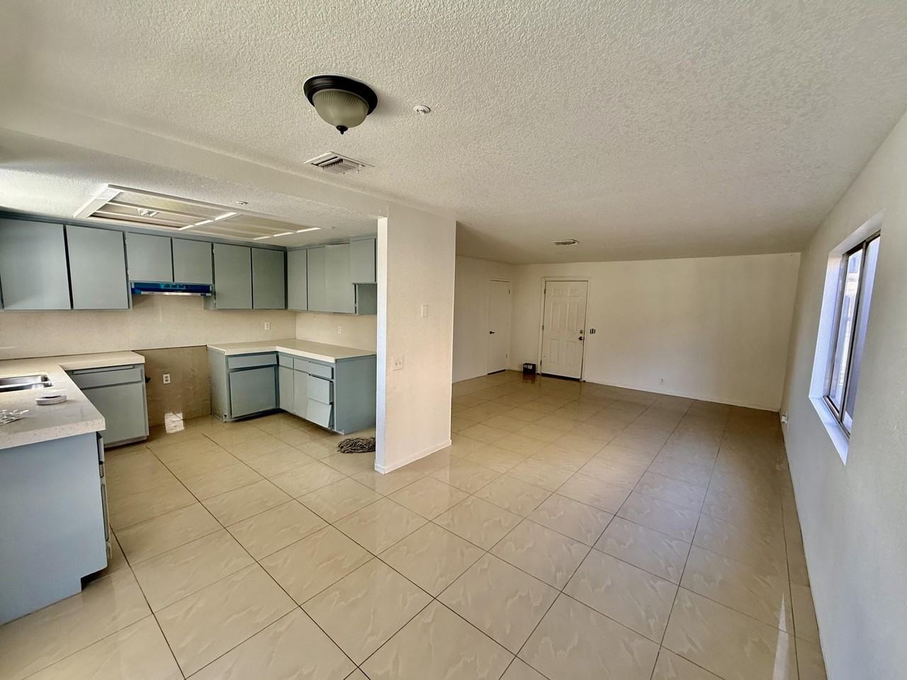 13860 Luis Dr Unit B - Photo 3 of 17