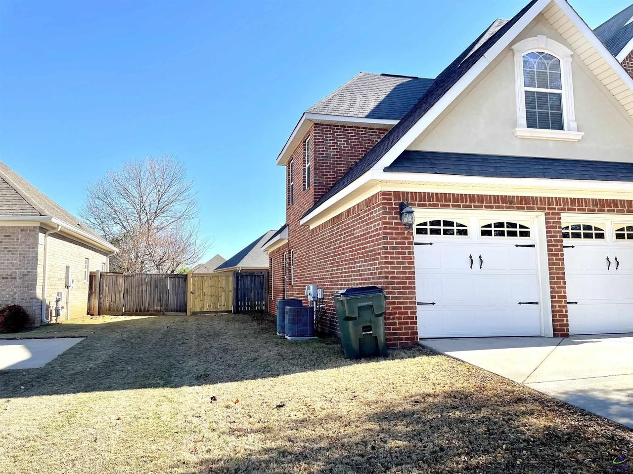 300 Pembroke Pt - Photo 4 of 37