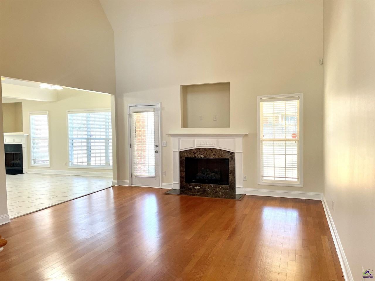 300 Pembroke Pt - Photo 5 of 37