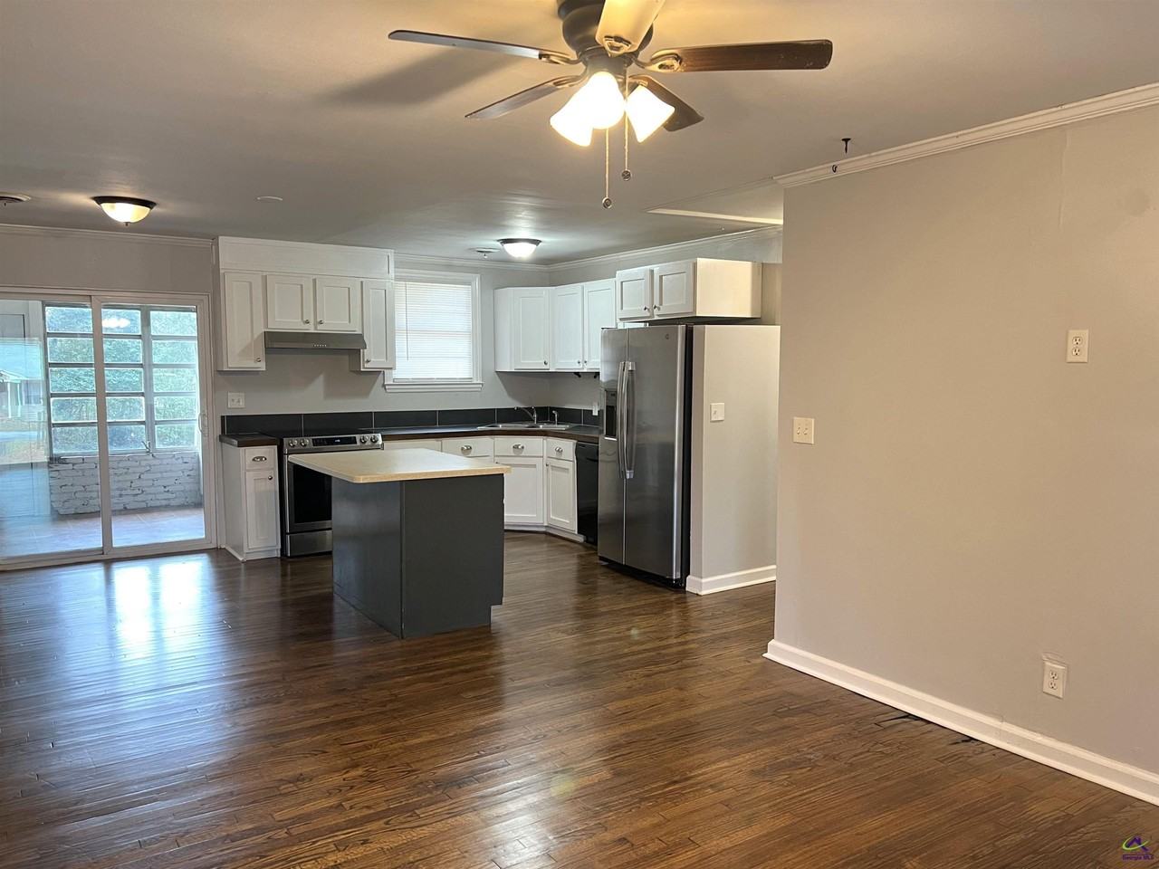 965 N Pierce Ave - Photo 3 of 27