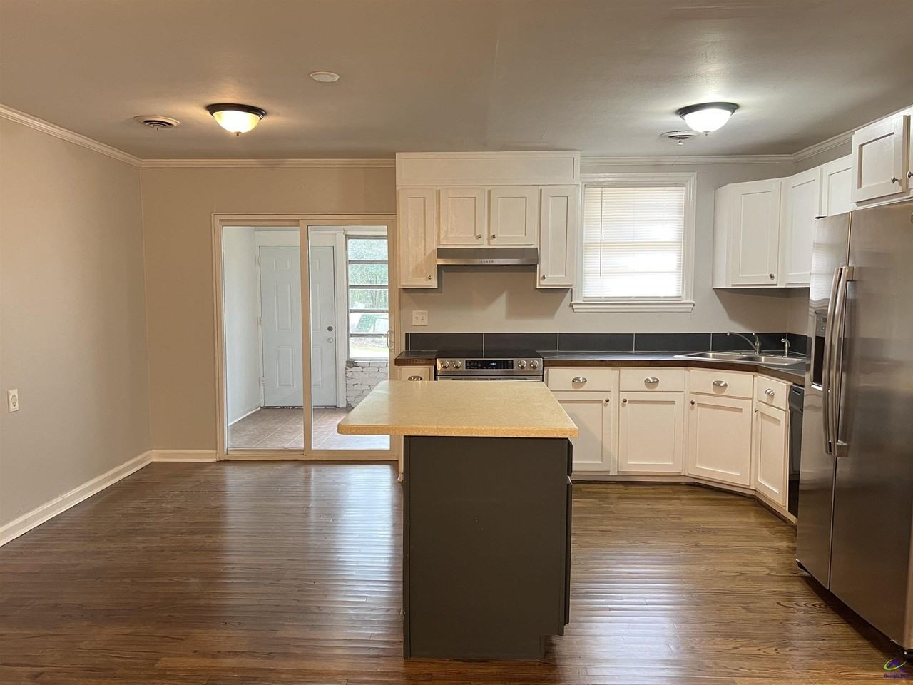 965 N Pierce Ave - Photo 7 of 27