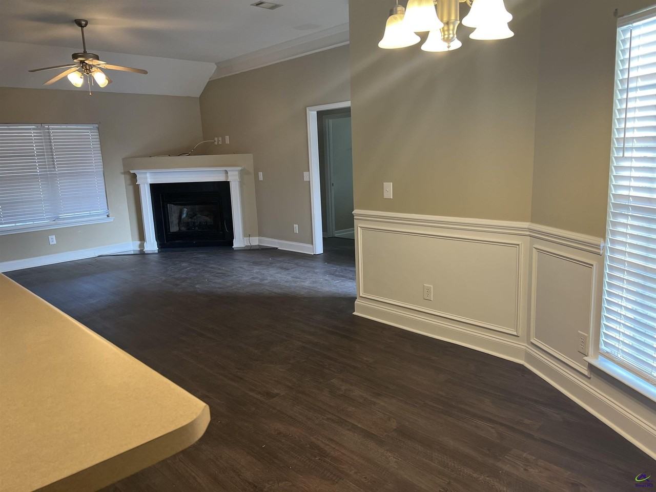 523 Manchester Ln - Photo 3 of 11