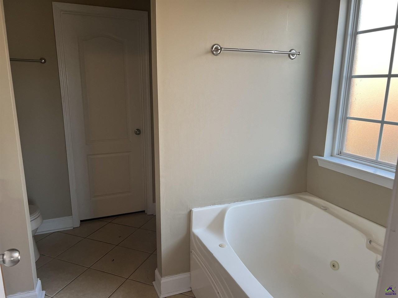 523 Manchester Ln - Photo 6 of 11