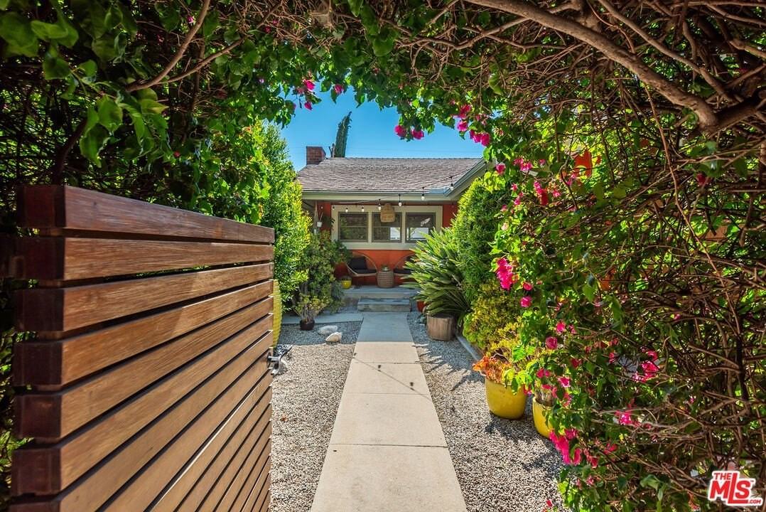 4643 Nagle Ave - Photo 3 of 23