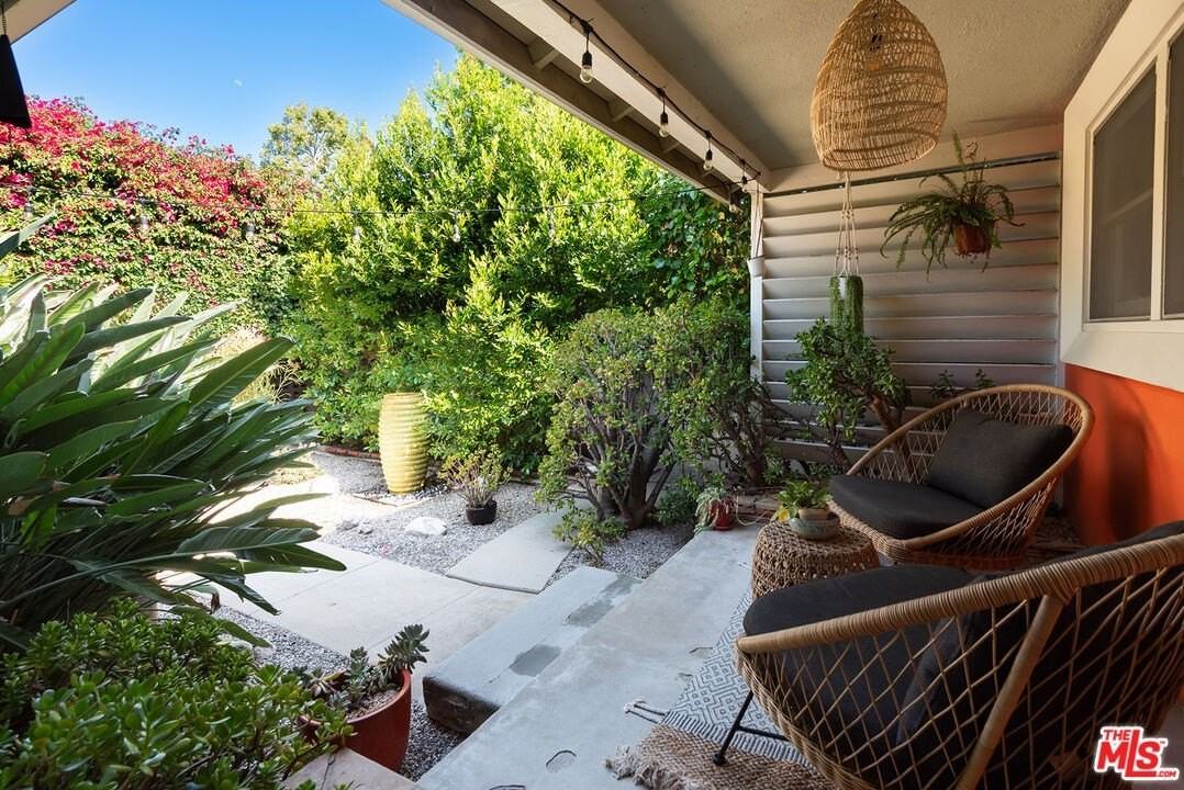 4643 Nagle Ave - Photo 5 of 23