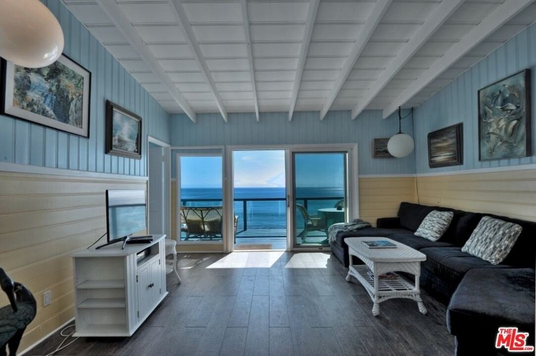 24528 Malibu Rd - Photo 2 of 16