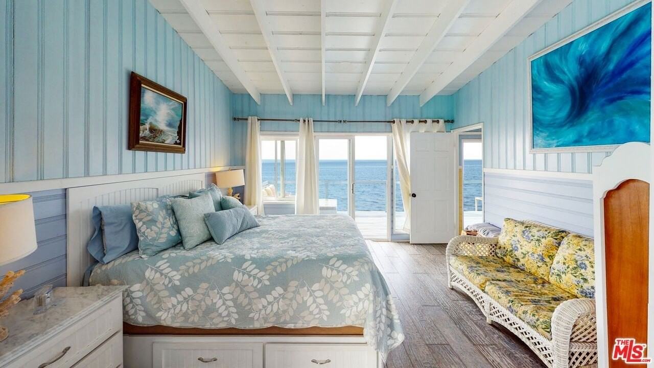 24528 Malibu Rd - Photo 3 of 16