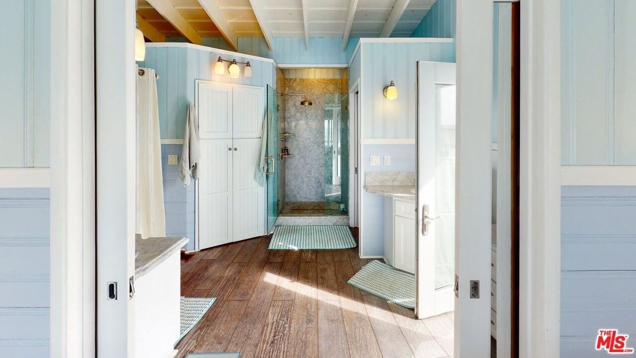 24528 Malibu Rd - Photo 4 of 16