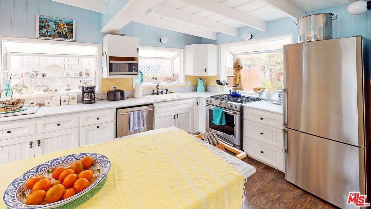 24528 Malibu Rd - Photo 7 of 16