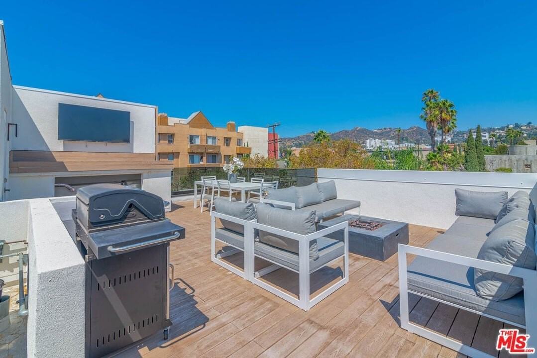 1216 N Sycamore Ave Unit 1/2 - Photo 4 of 16