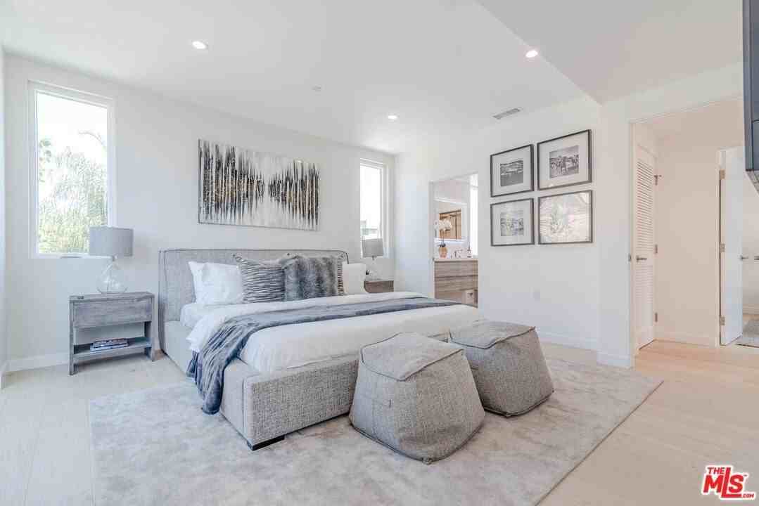 1216 N Sycamore Ave Unit 1/2 - Photo 6 of 16