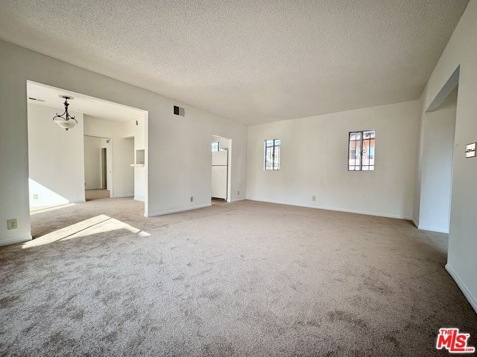 6069 1/2 Cashio St - Photo 2 of 9