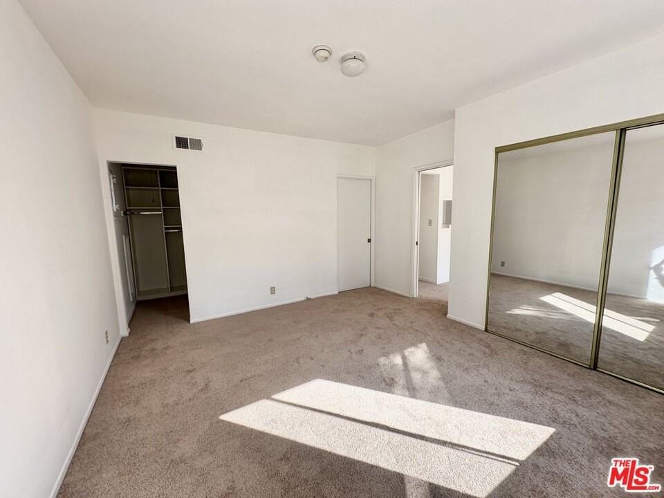 6069 1/2 Cashio St - Photo 6 of 9