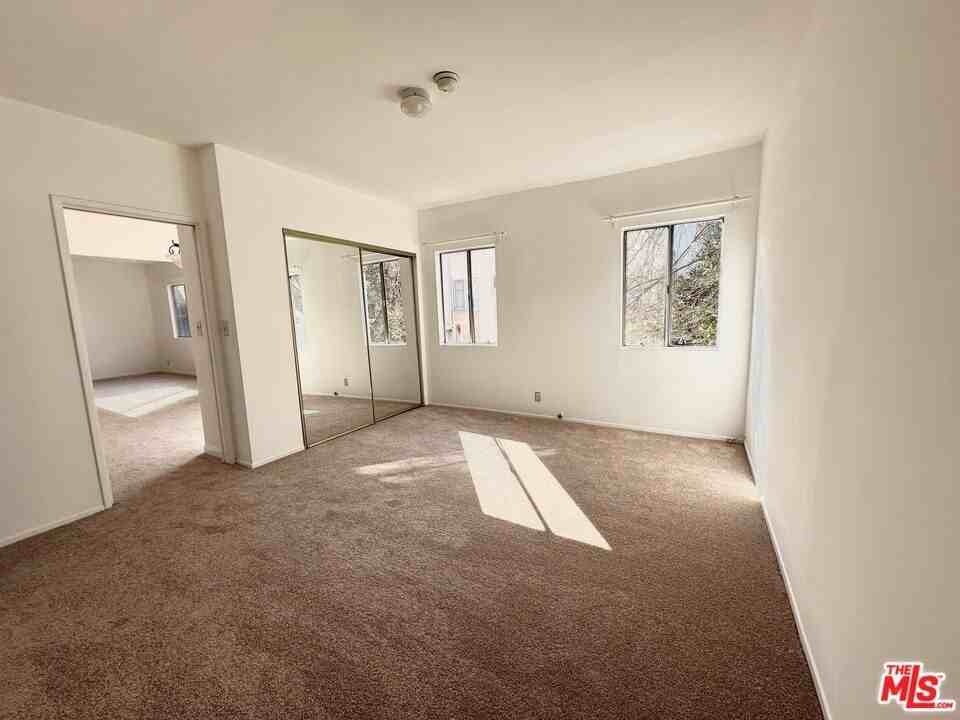 6069 1/2 Cashio St - Photo 7 of 9