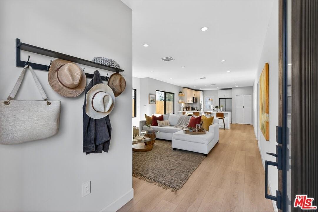 2931 S Bronson Ave - Photo 2 of 36