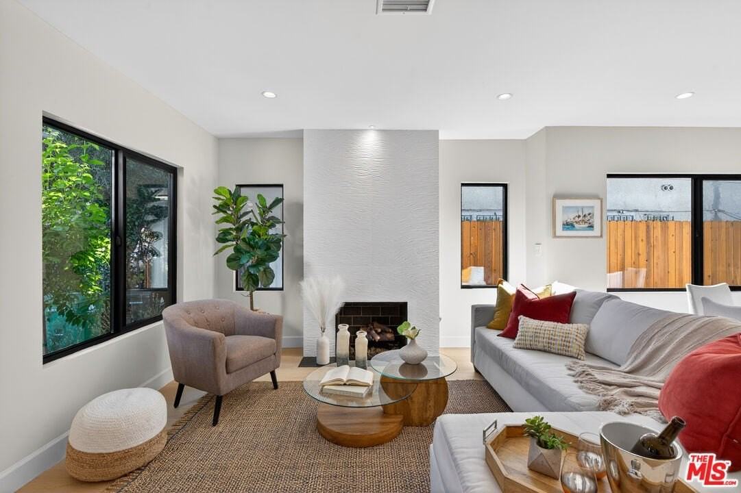 2931 S Bronson Ave - Photo 4 of 36