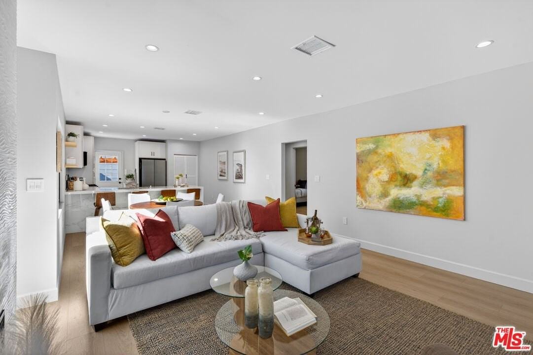 2931 S Bronson Ave - Photo 5 of 36