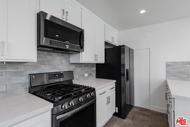 1007 Ocean Park Blvd Apt 1 - Photo 3 of 18