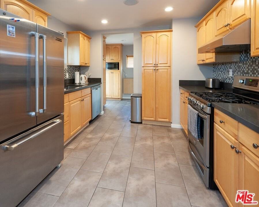 5226 College View Ave - Photo 3 of 17