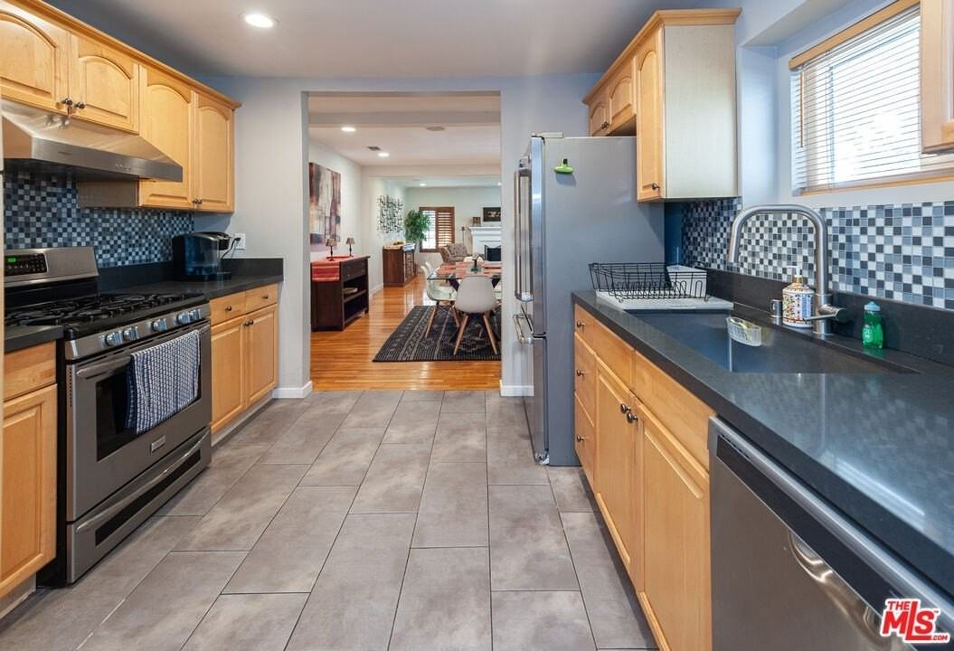 5226 College View Ave - Photo 4 of 17