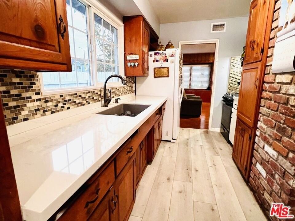 2903 W Carson St - Photo 2 of 12