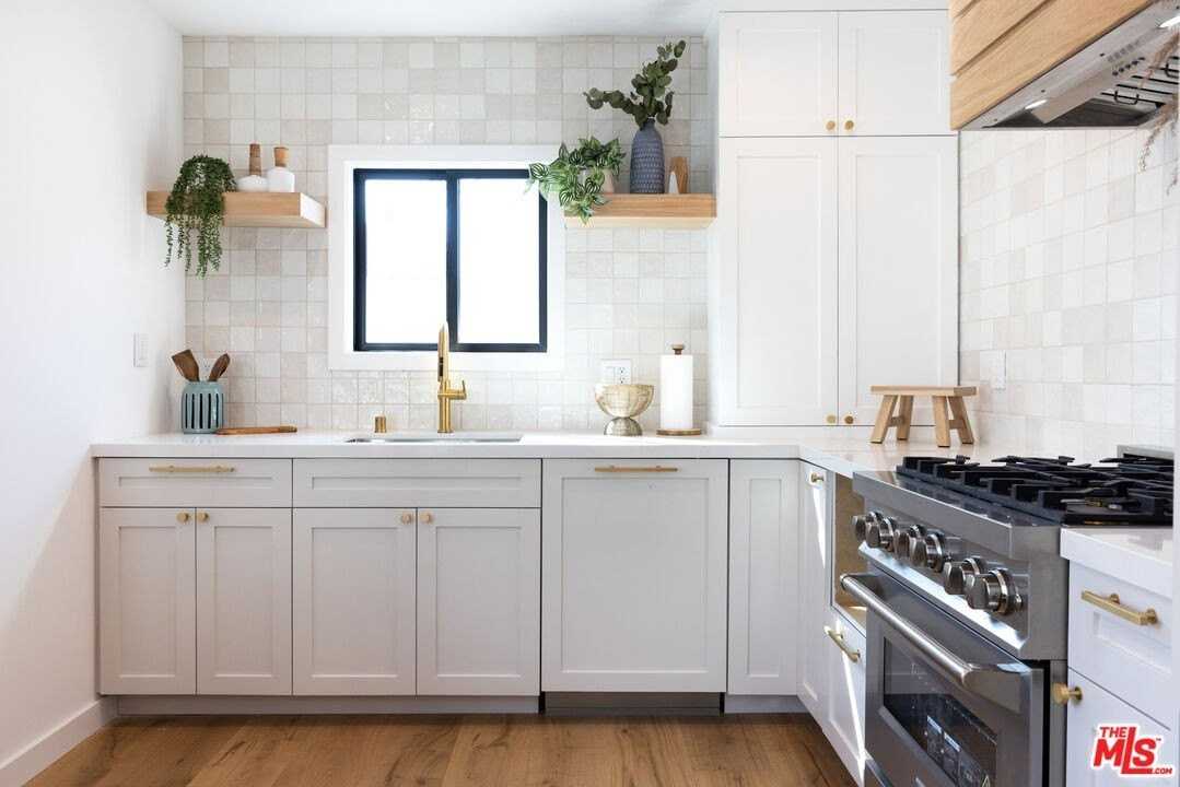 17 Sunset Ave Apt 2 #Apt 2