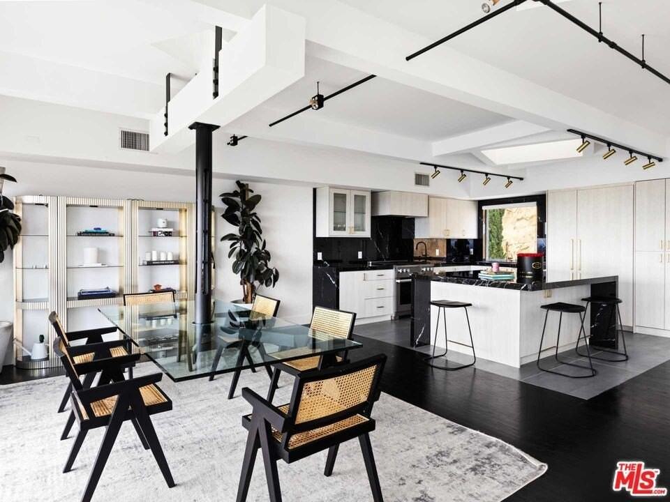 1885 Sunset Plaza Dr - Photo 5 of 20