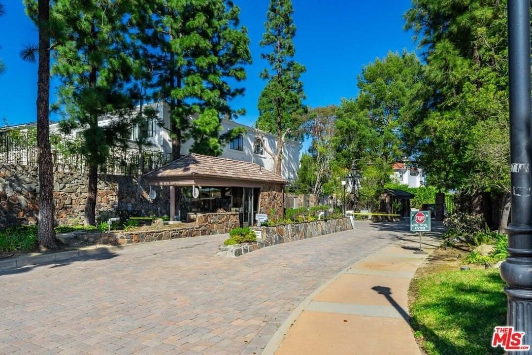 12001 Crest Ct - Photo 2 of 50