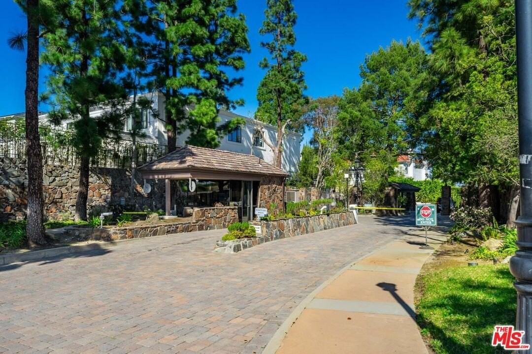 12001 Crest Ct - Photo 3 of 50