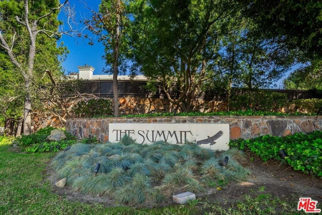 12001 Crest Ct - Photo 4 of 50