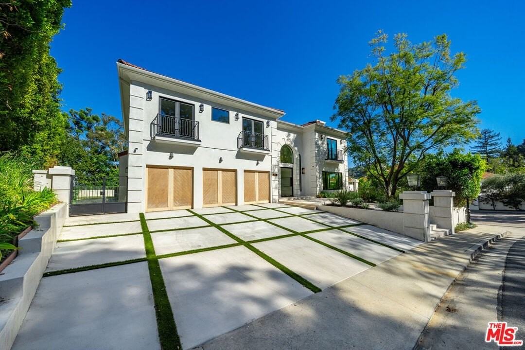 12001 Crest Ct - Photo 5 of 50