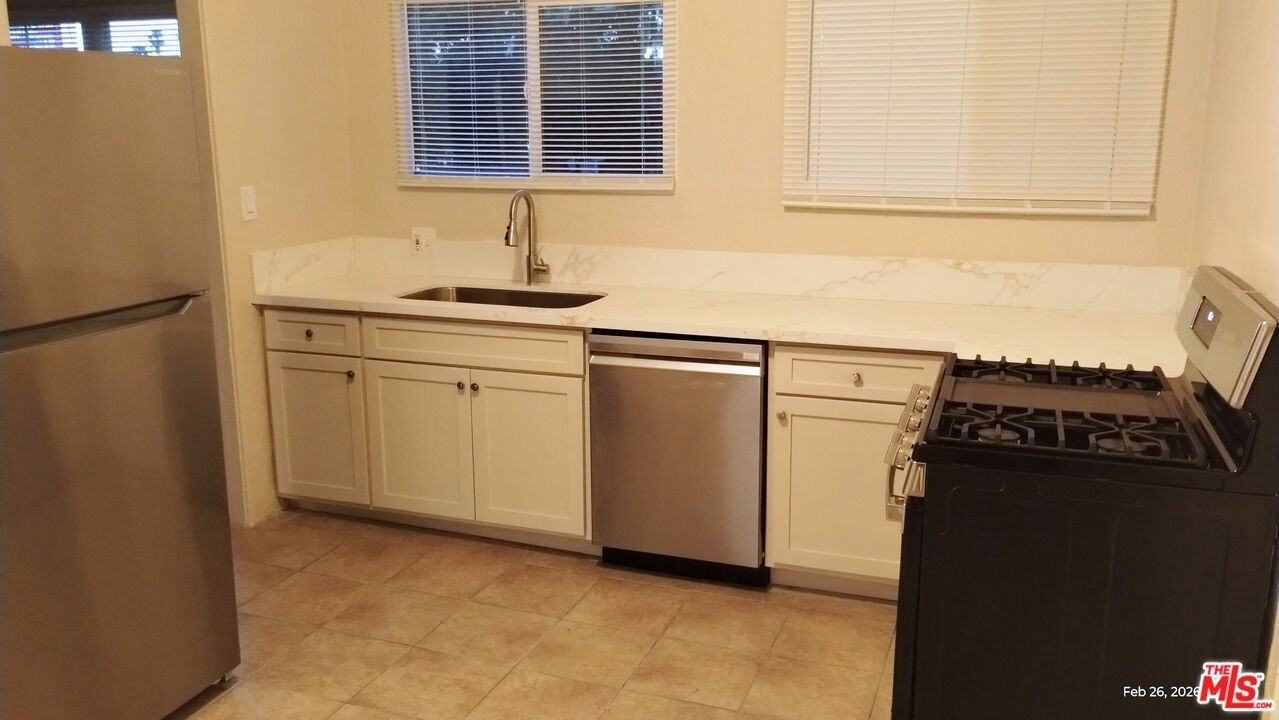 6133 Cashio St Unit 1/2 - Photo 3 of 16