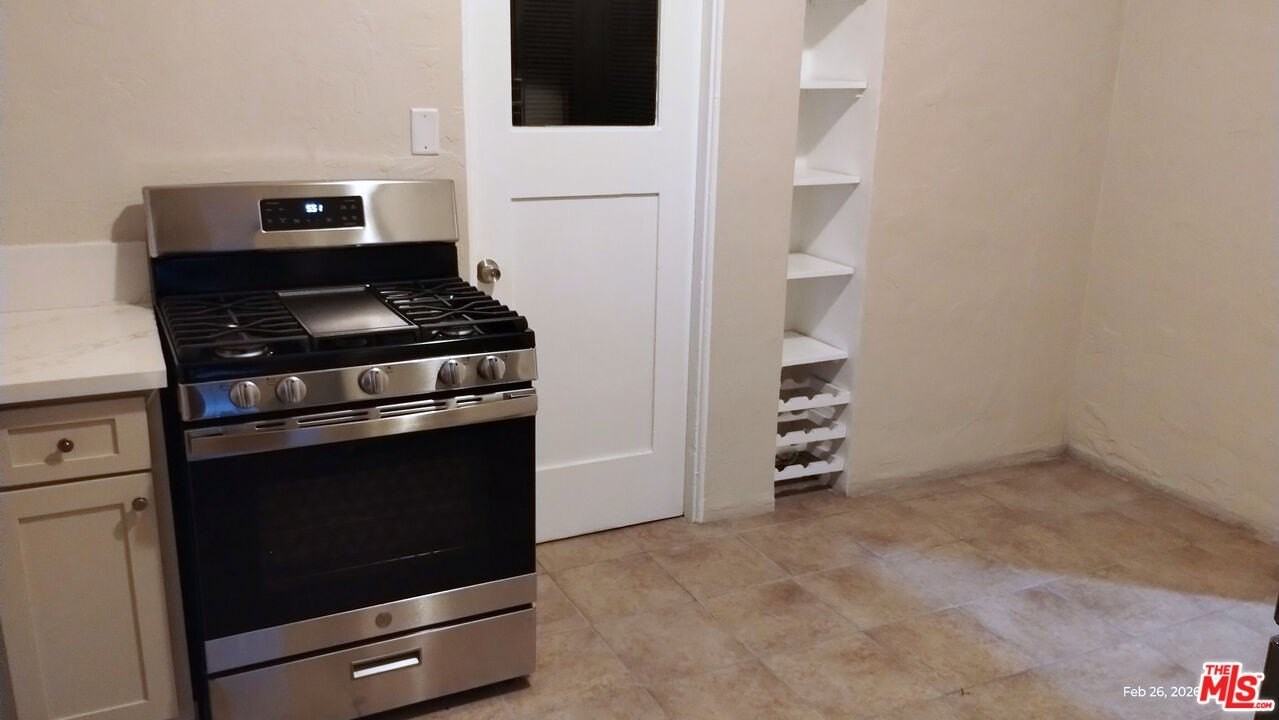 6133 Cashio St Unit 1/2 - Photo 4 of 16