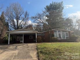 724 Oakdale Dr - Photo 1 of 1