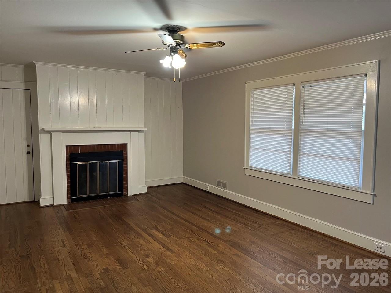 1047 E Main St - Photo 4 of 11