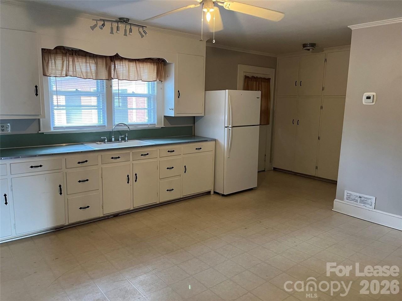 1047 E Main St - Photo 5 of 11