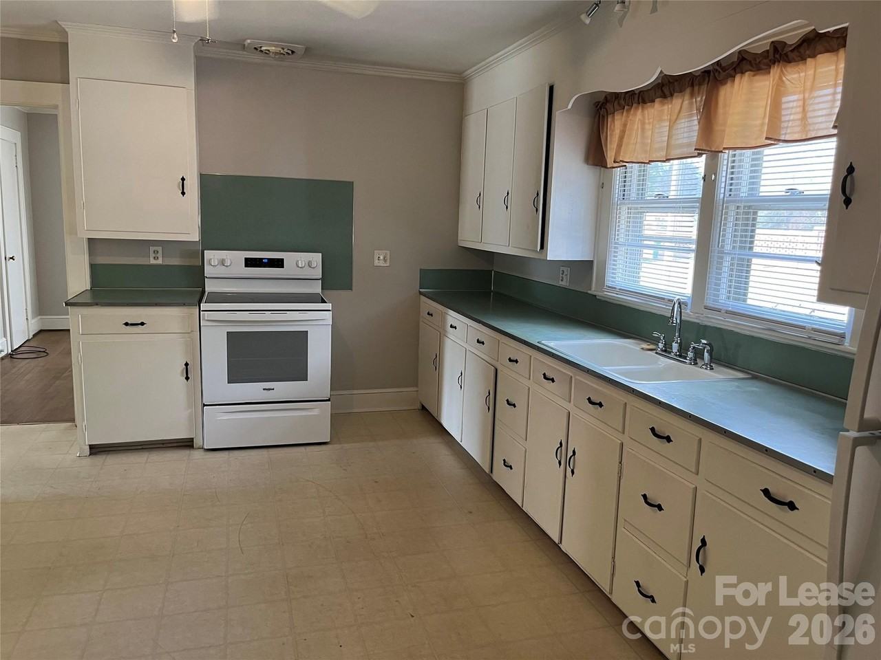 1047 E Main St - Photo 6 of 11