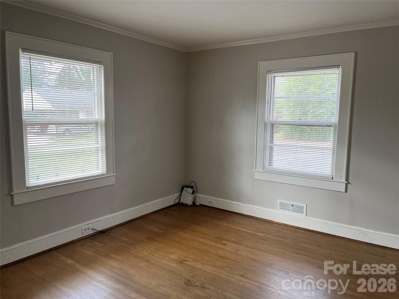 1047 E Main St - Photo 7 of 11