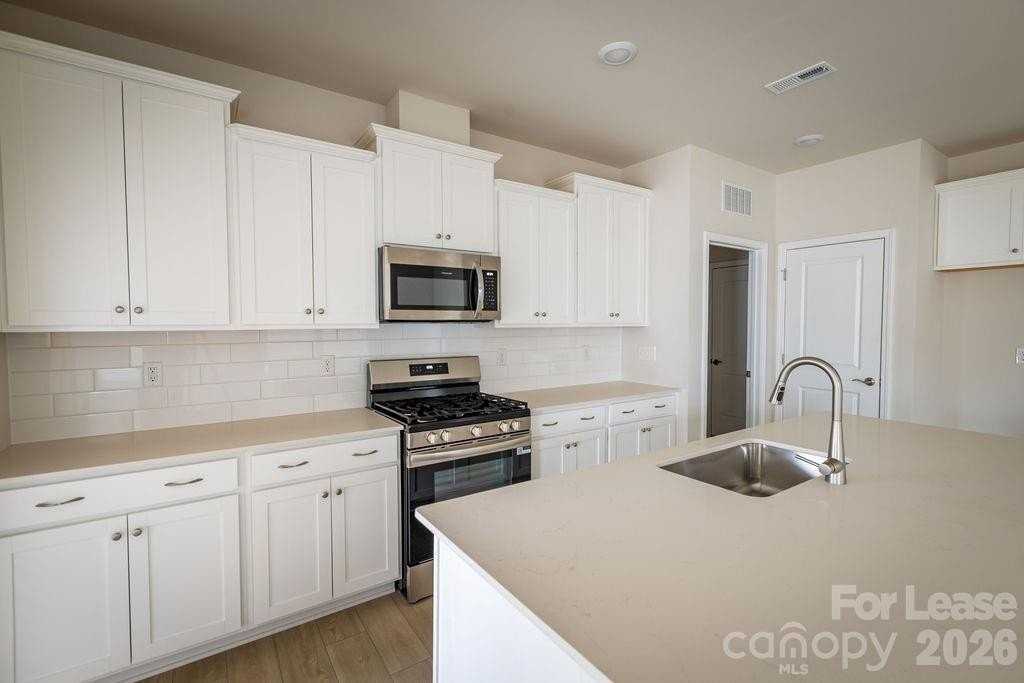 1709 Heron Ct - Photo 6 of 29