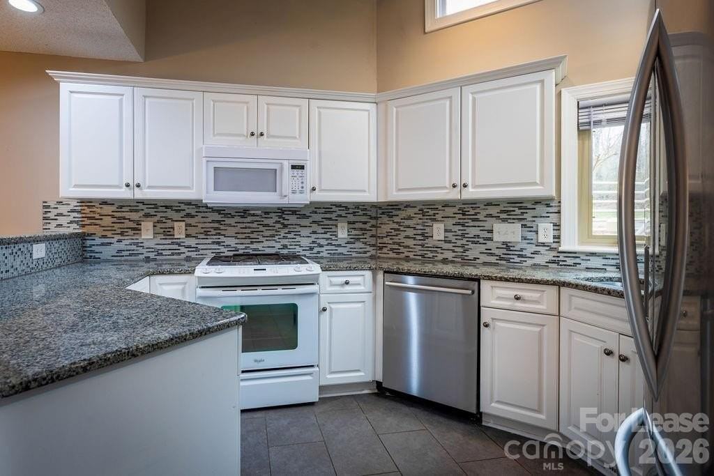 14623 Waterside Dr - Photo 4 of 43