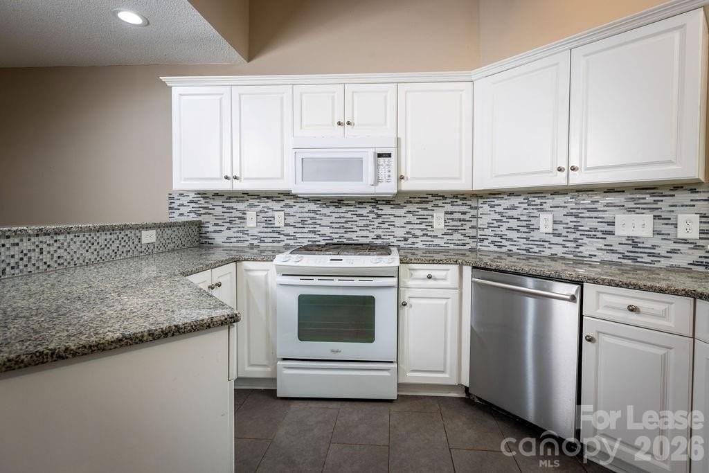 14623 Waterside Dr - Photo 5 of 43