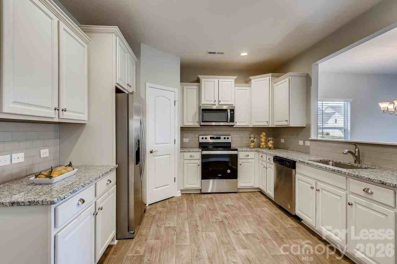 126 Canada Dr - Photo 5 of 17