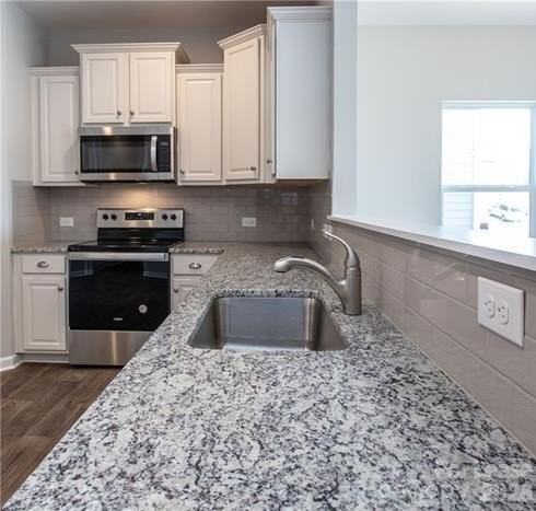 126 Canada Dr - Photo 6 of 17